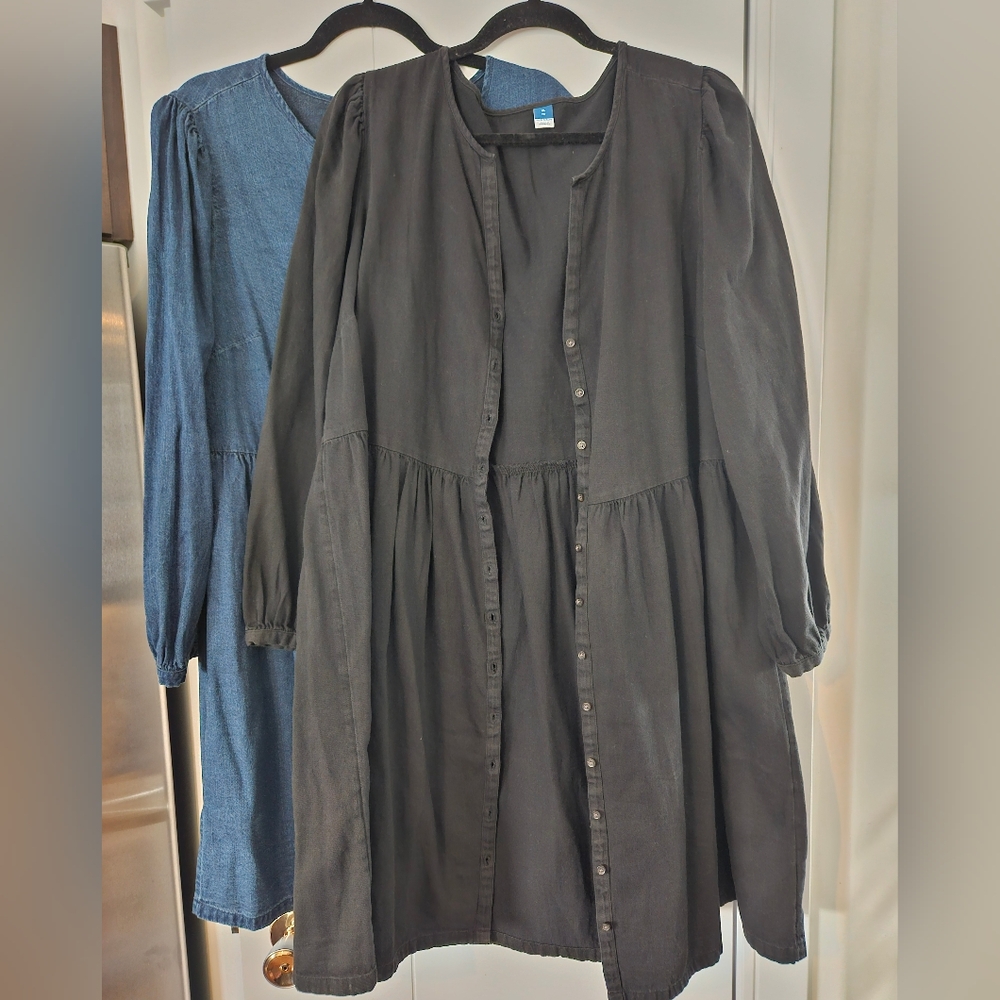 Old Navy Denim dress (in black)